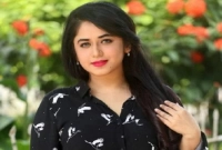 পাগলের মতো কেঁদেছেন মডেল ফারিয়া শাহরিন