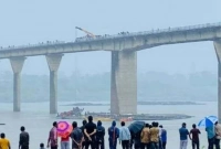 সেতুর রেলিং ভেঙে নদীতে যাত্রীবাহী বাস, কমপক্ষে মৃত ১৩