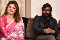 এবার বাবা-মেয়ে নয়, স্বামী-স্ত্রী হয়ে ফিরলেন প্রসেনজিৎ-শ্রাবন্তী