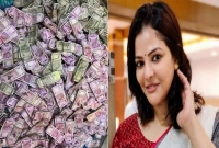 টাকা কার স্বীকার করেছেন অর্পিতা