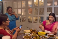 'মা' এর কাছে থেকে এমন সব উপহার পেয়ে আপ্লুত পরীমণি