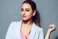 রহস্যময়ী নিকিতা রূপে হাজির সোনাক্ষী!