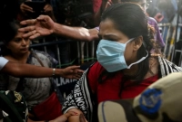 কাঁদতে কাঁদতে মাটিতে পড়ে গিয়ে জ্ঞান হারালেন অর্পিতা মুখার্জী