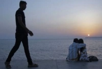 যে ৫ কৌশলে পুরুষদের সহজে ফাঁদে ফেলেন নারীরা!