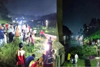 রাতভর মানুষের ভিড়, মাথাভাঙ্গা নদীতে এমন ঘটনা আগে ঘটেনি!