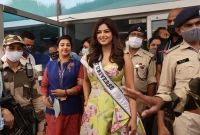 বড় বিপদে পড়লেন বিশ্বসুন্দরী হরনাজ সিন্ধু