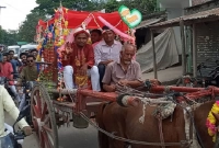 শিশুকালে বাবার দেওয়া কথা রাখতে ঘোড়ার গাড়িতে চড়ে বিয়ে