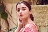 প্রতি সিনেমায় ১০ কোটি, বিজ্ঞাপনে আড়াই কোটি টাকা নেন আলিয়া