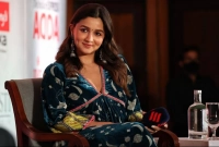 যে কারণে স্কুলের গন্ডি পার করতে পারেননি আলিয়া