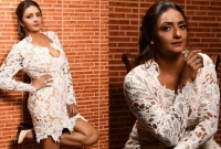 ৫২ বছর বয়সে সম্পর্কে জড়িয়ে ফের চর্চায় অভিনেত্রী