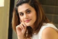 ১০ বছর ধরে কার সঙ্গে প্রেম করছেন, মুখ খুললেন তাপসী