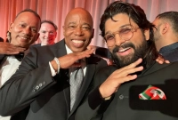 আল্লু অর্জুনের সঙ্গে পুষ্পা স্টাইলে মাতলেন নিউইয়র্কের মেয়র