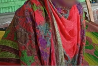 বিয়ের দাবিতে এনজিওকর্মীর বাড়িতে গৃহবধূর অনশন বিয়ের দাবিতে এনজিওকর্মীর বাড়িতে গৃহবধূর অনশন