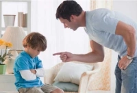 বাবা-মায়ের এই বদঅভ্যাস গুলো সন্তানের ওপর মারাত্মক প্রভাব ফেলে