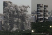 মুহুর্তেই ধসে পড়লো ভারতের টুইন টাওয়ার (ভিডিও)