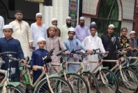 টানা ৪০ দিন ৫ ওয়াক্ত নামাজ জামাতে পড়ে সাইকেল পেল ১৪ কিশোর