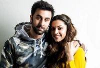 বলিউডে আরও বড় চমক! রণবীরের মায়ের চরিত্রে দীপিকা!