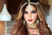 শোকে ভেঙে পড়েছেন রাখি সাওয়ান্ত, কাঁদতে কাঁদতে যা জানালেন