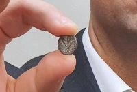 ২০ বছর অনুসন্ধানের পর হারানো কয়েন ফিরে পেল ইসরায়েল