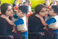 শিক্ষিকার সেই ভিডিয়ো ইতিমধ্যেই হৃদয় জিতে নিয়েছে!