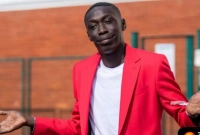 কথা না বলে শুধুমাত্র হাতের ইশারাতেই কোটি টাকা আয়!