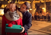 মেয়েদের মন জয় করার সহজ ৬টি উপায়