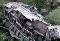 কান্নার রোল বিয়ে বাড়িতে, গভীর খাদে বরযাত্রী বোঝাই বাস উল্টে ২৫ জনের মৃত্যু