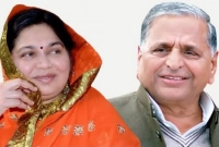 একাধিক বিয়েসহ রঙিন প্রেমকাহিনি, মুলায়মের জীবন ছিল বর্ণময়