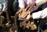 দেওয়াল ভাঙতেই কাঁড়ি কাঁড়ি রুপোর কয়েন, এলাকায় ব্যাপক চাঞ্চল্য 