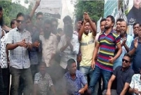 সিইসির পদত্যাগ দাবিতে আওয়ামী লীগের নেতাকর্মীদের বিক্ষোভ ও সড়ক অবরোধ  সিইসির পদত্যাগ দাবিতে আওয়ামী লীগের নেতাকর্মীদের বিক্ষোভ ও সড়ক অবরোধ