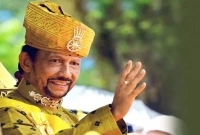 ব্রুনেইয়ের সুলতানকে ছাগল উপহার দিচ্ছে বাংলাদেশ