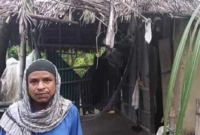 মানবেতর অসহায় জীবনযাপন করছেন মুয়াজ্জিন, থাকেন ঝুপড়ি ঘরে!