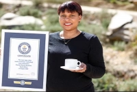 ঘণ্টায় ২৪৯ কাপ চা বানিয়ে এবার বিশ্ব রেকর্ড গড়লেন তরুণী