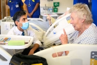 কড়া প্রশ্নের মুখে ঋষি সুনক