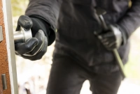 অনুতপ্ত হয়ে চুরি করা সামগ্রী ফিরিয়ে দিয়ে গেলেন চোর