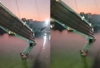 ৪০ জনের প্রাণহানি, সেতুটি ভেঙে পড়ার সময় পাঁচ শতাধিক মানুষ ছিল