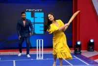 হরভজন সিংয়ের শেষ বলে ছক্কা হাঁকালেন ক্যাটরিনা
