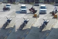 গাড়ির সঙ্গে বাইকের ধাক্কায় শিশুসহ ছিটকে পড়লেন মা! (ভিডিওসহ)