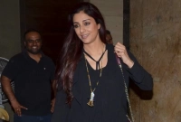 সেই তিক্ত স্মৃতির কারণে বাবার পদবি ত্যাগ করেন তাব্বু