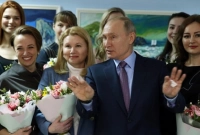 ১০ সন্তানের জন্ম দিলেই 'মাদার হিরোইন' খেতাব দেবে পুতিন