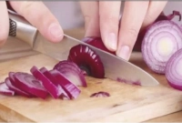 পেঁয়াজ কাটার পর যে ভুল আমরা করি