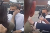 ফ্রান্সের প্রেসিডেন্টকে প্রকাশ্যে চড় মারলেন এক নারী!