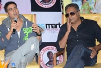 অক্ষয় কুমারকে চরম অপমান করলেন প্রকাশ রাজ