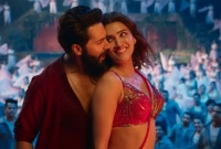 ১ম দিনেই বক্সঅফিসে মুখ থুবড়ে পড়লো বরুণ-কৃতির ভেড়িয়া