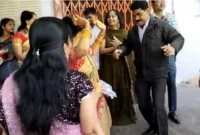 ভাগ্নের বিয়েতে নাচতে নাচতে মাটিতে পড়ে মামার মৃত্যু, ভাইরাল ভিডিও! 