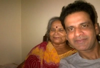 কাছের মানুষকে হারিয়ে ভেঙে পড়েছেন মনোজ বাজপেয়ী!