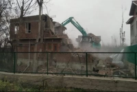 বাড়ি গুঁড়িয়ে দিচ্ছে বুলডোজার, কাশ্মীরে চালু ইজরায়েলি মডেল!