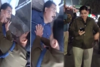 হঠাৎ হার্ট অ্যাটাক, মহিলা এসআইয়ের তৎপরতায় প্রাণে বাঁচলেন বৃদ্ধ! (ভিডিওসহ)