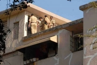 বউয়ের সঙ্গে ঝগড়া, সন্তানকে তিনতলা থেকে ছুড়ে মারলেন বাবা!