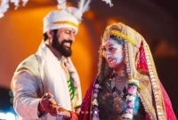 বর্ষপূর্তির আগেই ঘর ভাঙল, বিয়ের ছবি মুছলেন বলিউড নায়ক